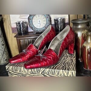 Stunning Bellini Red Crimson Faux Leather Kitten Heel Pumps 7.5